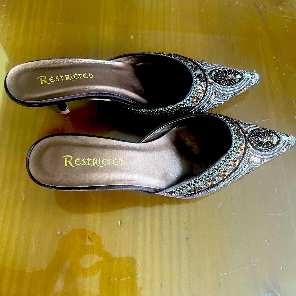 7 1/2 slip on mini heal shoes